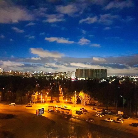 Шикарная VIP квартира 8 мин пешком от м Дарница Киев Екстериор снимка